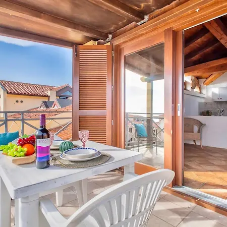 4 Beds In In Just 150 Mt From The Sea