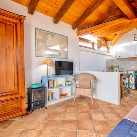 4 Beds In In Just 150 Mt From The Sea