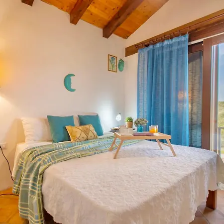 Apartment 4 Beds In In Just 150 Mt From The Sea *